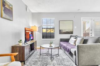 Urban Modern 2BR Stay with Pool Gym and WiFi - 0