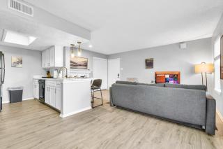 Urban Modern 2BR Stay with Pool Gym and WiFi - 6