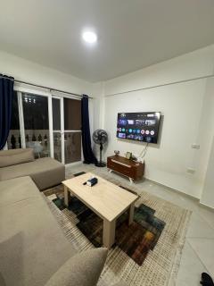 Cozy Apartment Near the Airport - 6