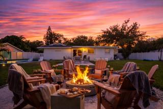 Palms Oasis with Salt Pool Movies Firepit Golf - 7