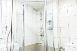 Modern Apartment Steps from Shops & Center - 8