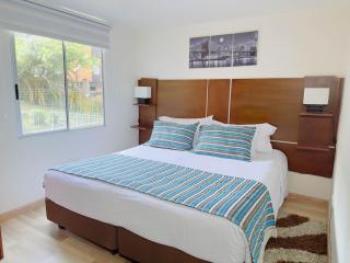 King size bed-Families-FIOS 900 Mbps- Pinar Suba - 9