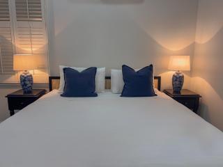 4BDR Queenslander with Pool Near Manly Esplanade - 5