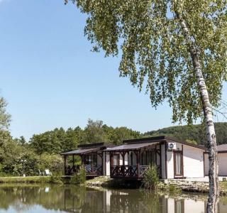 Будинки для відпочинку Lake House - 0