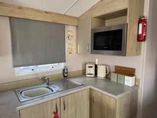 Homely Caravan With Outside Decking At Broadland Sands Ref 20319Bs - 4