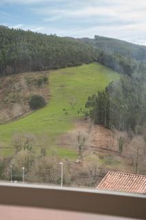 Habitación con encanto con cafetera y sofá - 2