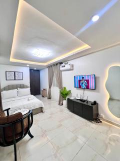 Studio Ensuite with Kitchen, Abuja - 24hrs Power, WiFi, Netflix, Built-in-speaker - 4