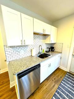 Modern Cozy walk up with King Bed - 2