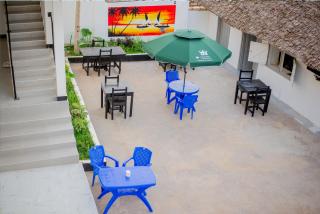 G's Apartments and Café Bar - 6