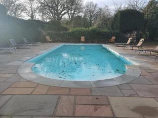 The Pool House - 4 En-suite Bedrooms - Wood Burner - 4