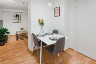 Cozy Aurora View Apartments - Entire 3-Bedroom Fully Furnished Near City Centre - 2