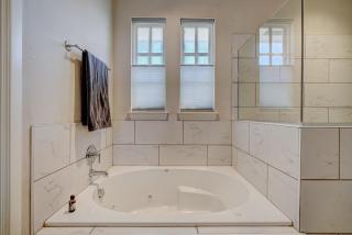 Contemporary 3B 2B Luxuriously Furnished Home - 3