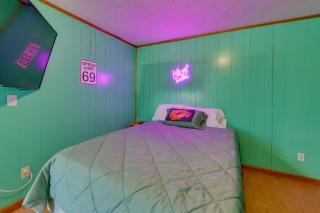 Couples Retreat with Dock Access on Lake Eufaula! - 2