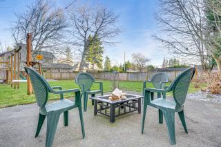 2 Mi to Wineries! Woodinville Home with Deck and Yard - 8