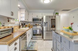 2 Mi to Wineries! Woodinville Home with Deck and Yard - 1