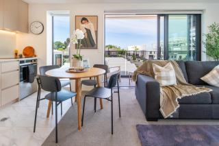 Stadium & Port Hills View 1BR Apartment with Balcony - 9