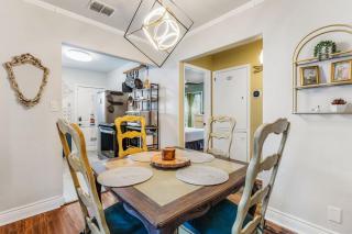 2BR Chateau with Outdoor BBQ in Corpus Christi - 6