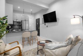 Modern Nolita Hideaway - 8