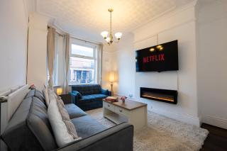 Steps from Old Trafford - Modern Manchester Stay - 8