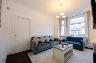 Steps from Old Trafford - Modern Manchester Stay - 7