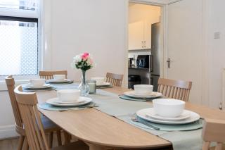 Steps from Old Trafford - Modern Manchester Stay - 4