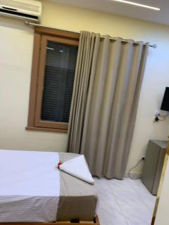 Greasham hotel in downtown - 5