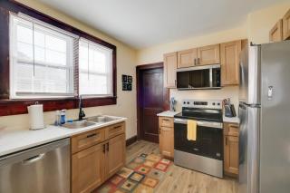 Walk to Main St and Campus! Dtwn Radford Home - 2