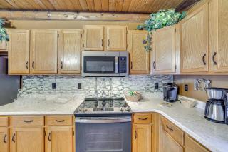 Poconos Retreat in The Hideout Lake Community! - 1