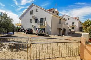 Apartments with swimming pool Milna - Brac - 24929 - 0