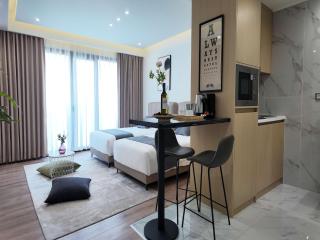 Coastal Apartment with On-Site Bar & Fitness - 8