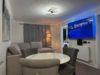 Central Retreat - 2 Min to Luton Interchange & Town Centre - 6