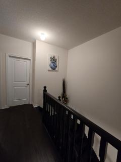 Elegant 3BR Kleinburg Townhouse Free Parking Wifi Full Kitchen Laundry Near Canadas Wonderland - 3