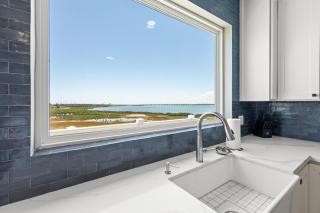 Designer Waterfront Oasis Modern SPI Unit 401 - 0