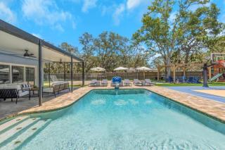 5-Bedroom Villa with Private Pool Near the Beach - 9