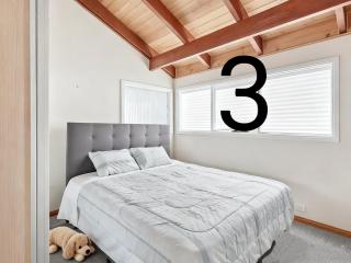 Beautiful hill side house - 9