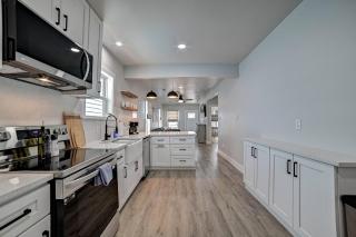 Nautical Nest-1 Block to the Beach,Newly Renovated - 3