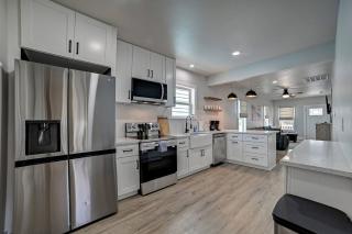 Nautical Nest-1 Block to the Beach,Newly Renovated - 1