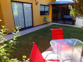 Casa completa dos pisos, tres dormitorios, terraza, estacionamiento en buen barrio - 3