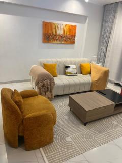 Modern, stylish, pristine apartment with fast WiFi, gym and pool in Lavington Nairobi - 9