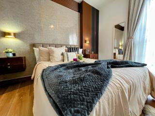 Stylish Downtown Apartment 2BR - Prime Location - Walking distance to Nightlife - 7