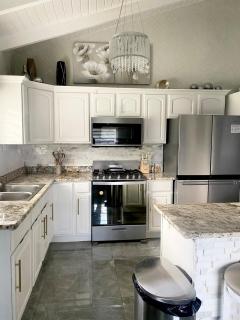 Keepsake Oasis Modern Cozy House with AC WiFi - 6