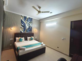 Hotel Fortune Home Residency Near Spectrum Mall Sector 72 - 8