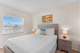 Spacious Beachfront Condo with Stunning Gulf Views - 8
