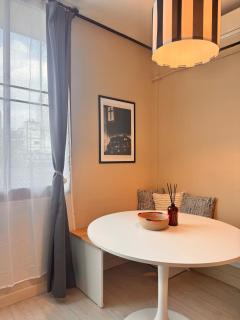 King Room + Fast Wi-Fi • Ekkamai BTS Nearby - 3