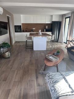 Chic & cozy 2 chambres , climatisée , rénové au calme - 8