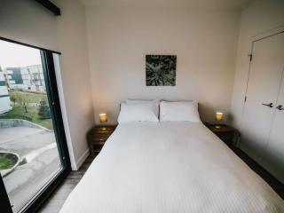 The Spot - Luxurious 3-Bedroom Apartment in the Heart of Winnipeg - 9