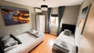 Apartment Beta - 2 Bedrooms, Private Rooftop Patio with Hot Tub, BBQ and View - 3