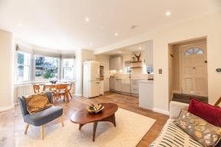 Hidden Cozy 2BR Riverside Richmond Gem - Pass the Keys - 8