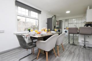 Spacious 4BR Cardiff House By Homesy Vacation Rental - Free Parking & Free Wi-Fi - 8