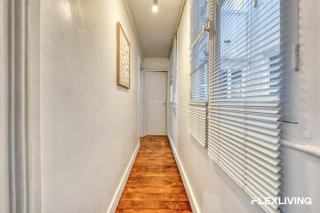Spacious 1-bedroom in a trendy & lively area 11th - 1